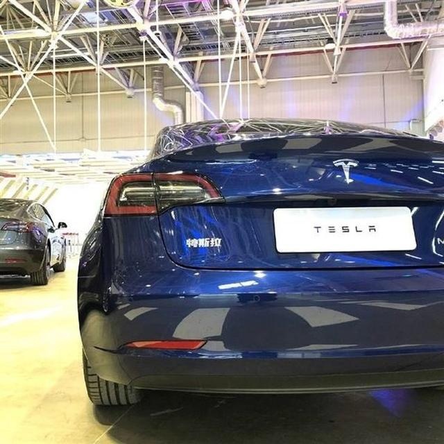 国产特斯拉Model3交付 享受国家新能源补贴/配有汉字尾标