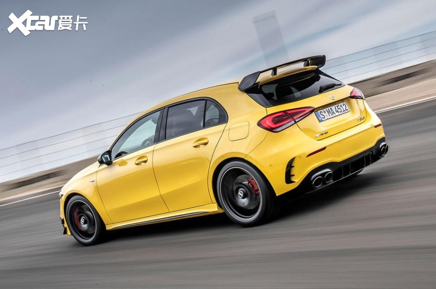 钢炮的性能范 全新梅赛德斯-amg a 45 s两厢版实车