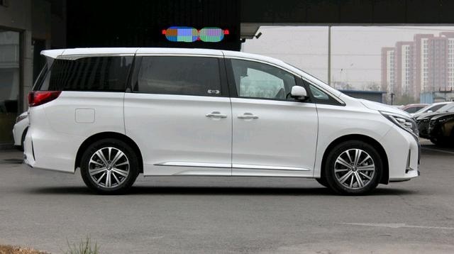 广汽商务旗舰MPV，档次高空间大，动力强油耗省，不足18万