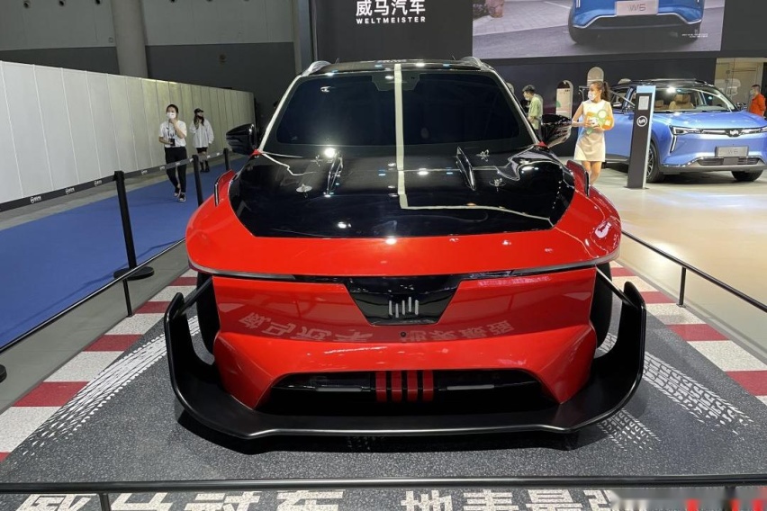 2021成都车展丨官改“贴地飞行器”威马冠军展现“中国速度”
