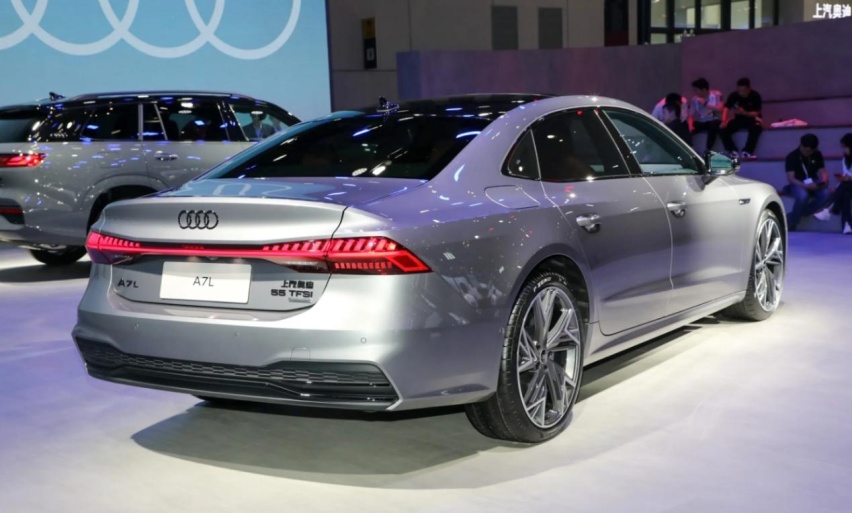 2024款上汽奥迪A7L，空气悬挂+后轮转向，3.0T V6发动机