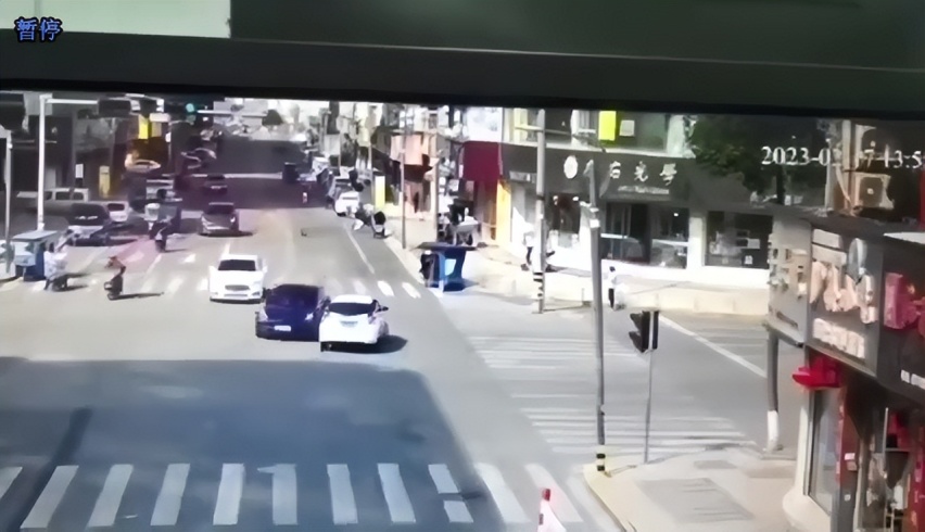 《狂飙》特斯拉 温州事故闪转翻腾 怎么刹车灯不亮？