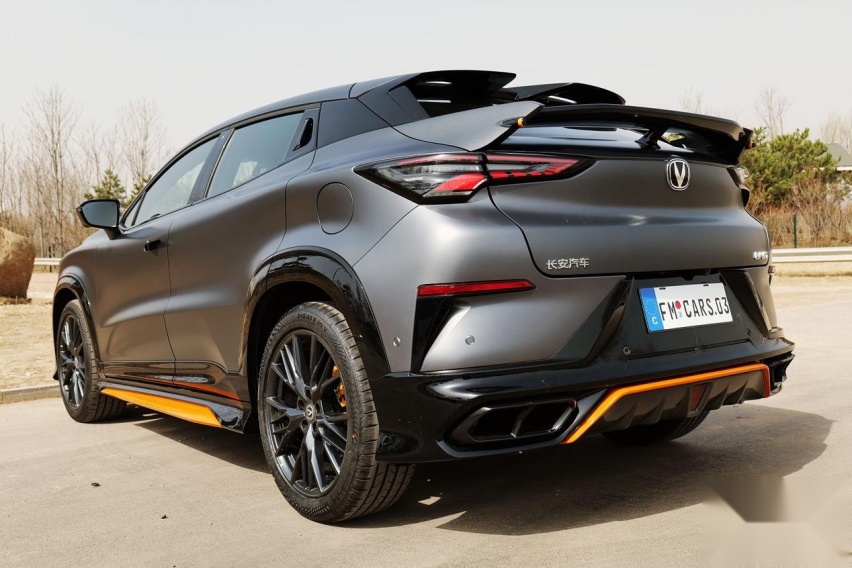 15万级最强智能SUV，第二代UNI-T的智慧座舱到底有多好玩？
