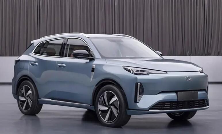 定位数智进化新汽车！长安启源品牌正式发布，A07年内上市
