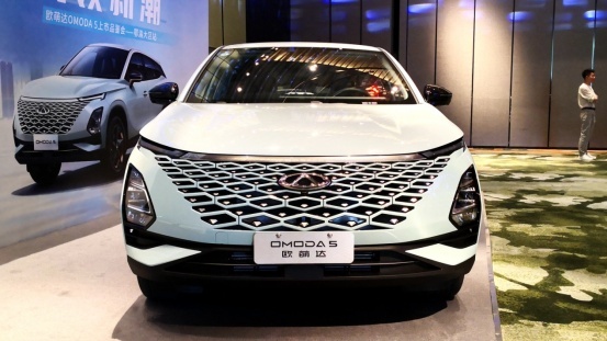 年轻人的轿跑SUV 采用全新设计的奇瑞欧萌达山城上市