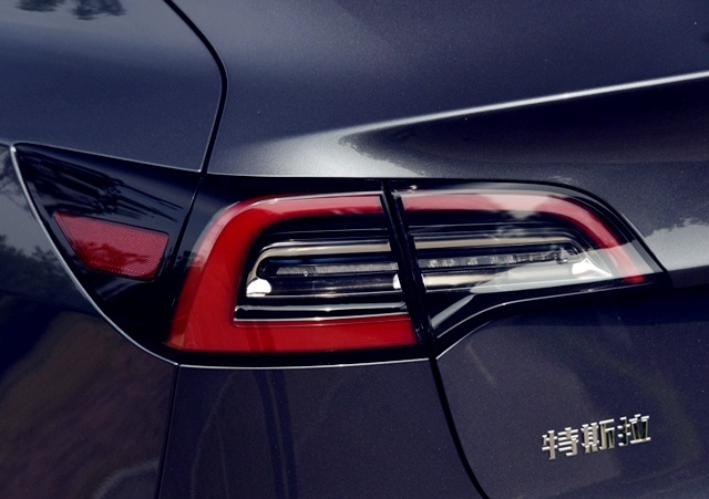 特斯拉model 3三个月卖了3.7万辆,车主怎么评价这车?