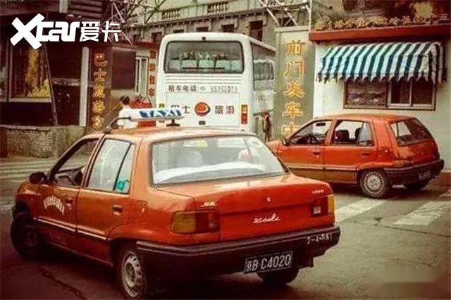 最早国产的JDM车型之一，这辆夏利曾经红遍大江南北