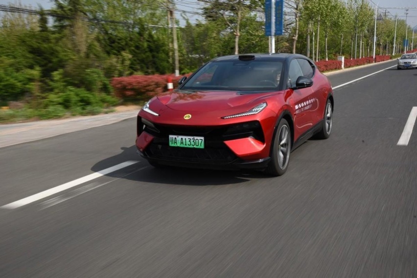 试驾路特斯Eletre，赛道基因“带电”新生，划时代纯电超跑SUV