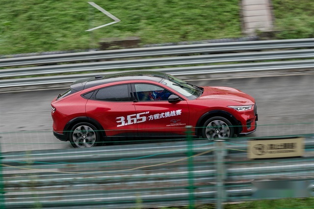 “电马”也是马！福特Mustang Mace-E上赛道感觉如何？