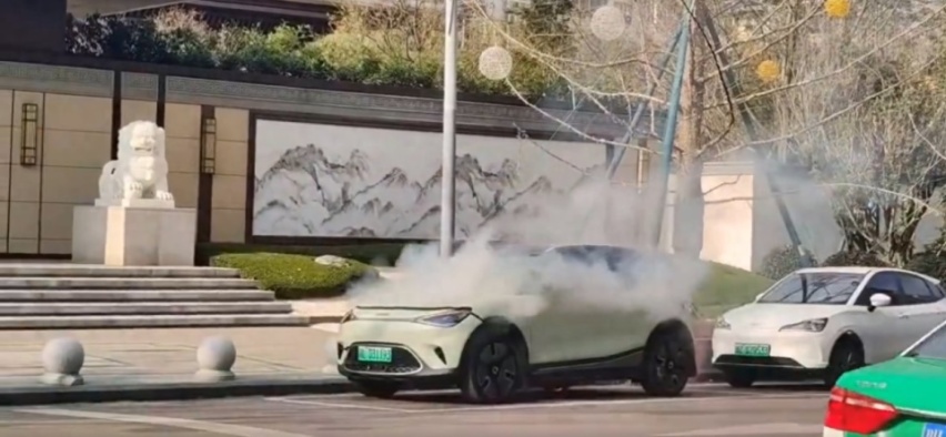 smart再起火 疑似动力电池引发 为啥又是四川？
