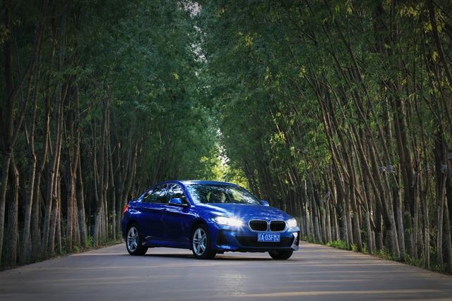 不到20万就能开回家的BMW 1系，能否满足你对蓝天白云的期待？