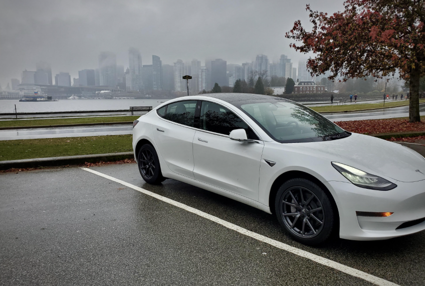 新款特斯拉Model 3即将上市，它能否颠覆电动汽车市场？
