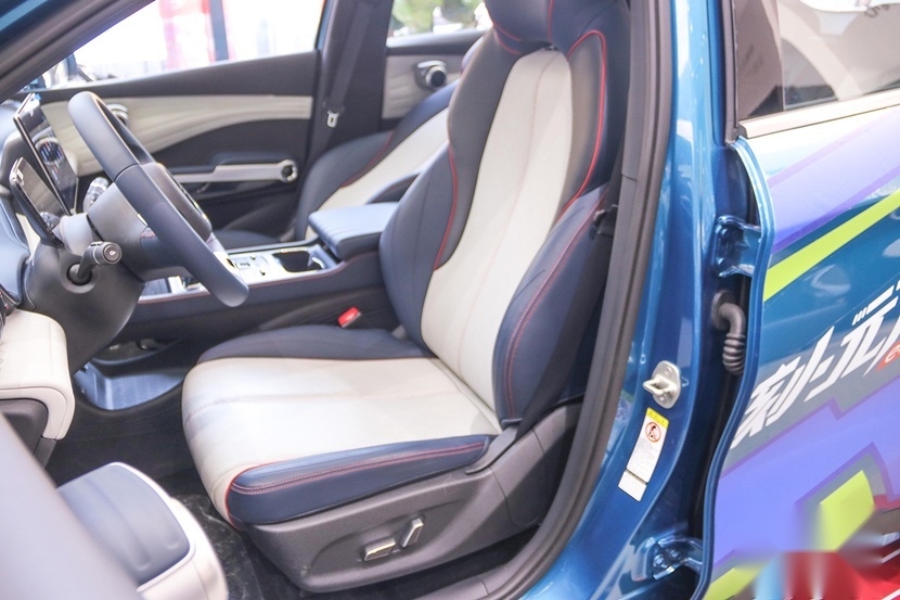 个性纯电紧凑型SUV 元PLUS到店实拍 13.18万元起售