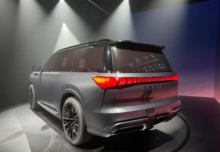 英菲尼迪QX80谍照曝光，外观神似概念车，或搭3.5T+48V轻混系统