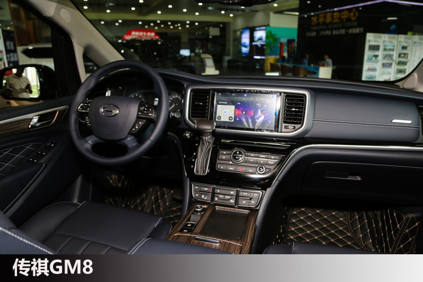 同是中大型MPV 价格相差8万元 这两款车怎么选？
