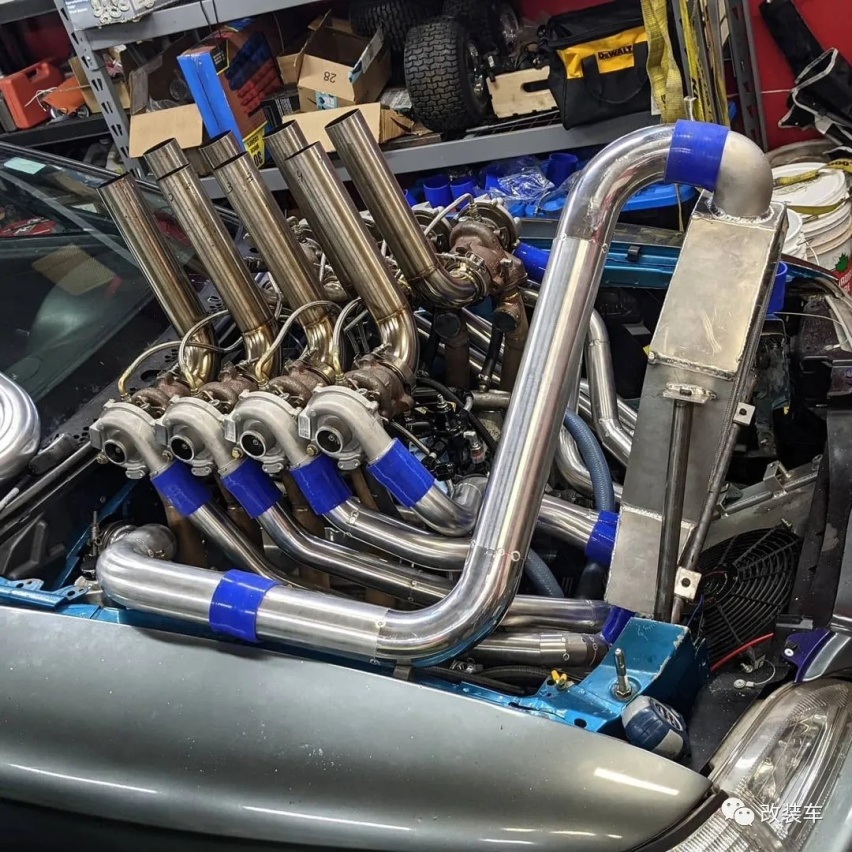 挂着8颗涡轮的福特Mustang你们见过吗？把视野都挡得严严