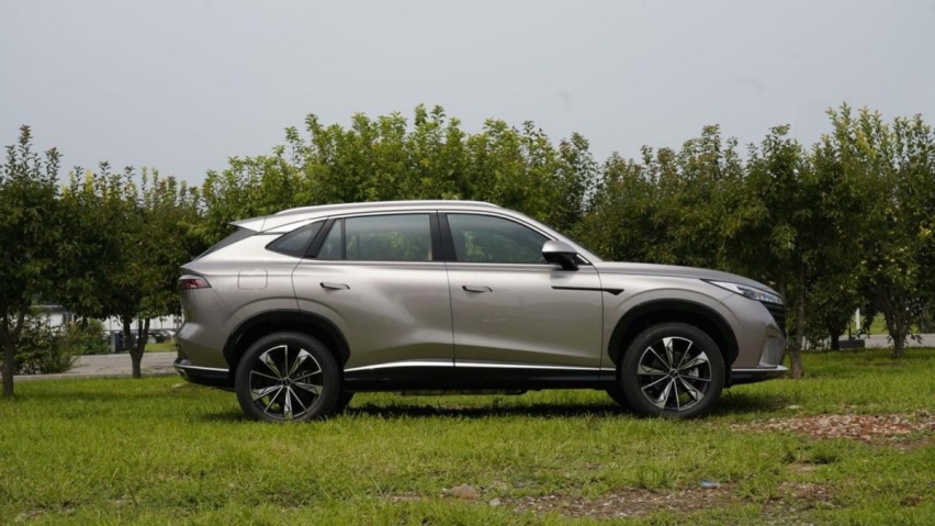 12万买插混SUV，全新荣威超混eRX5就是最具性价比的选择！