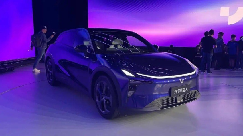 极越01终于来了，AI汽车机器人靠谱吗？