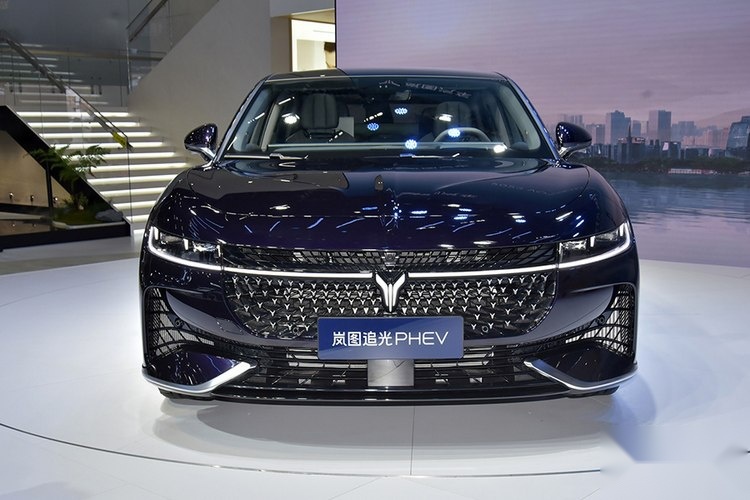 岚图追光PHEV上市 推两款车型，售价区间为25.28万-27.78万