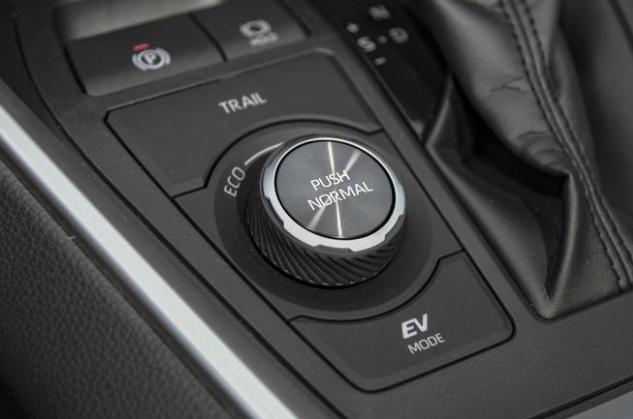 第五代丰田RAV4上市，8种颜色可选，售价17.48万