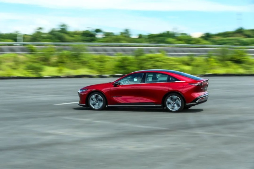 驾控更进阶 长安马自达 MAZDA EZ-6 树立合资新能源价值新标准