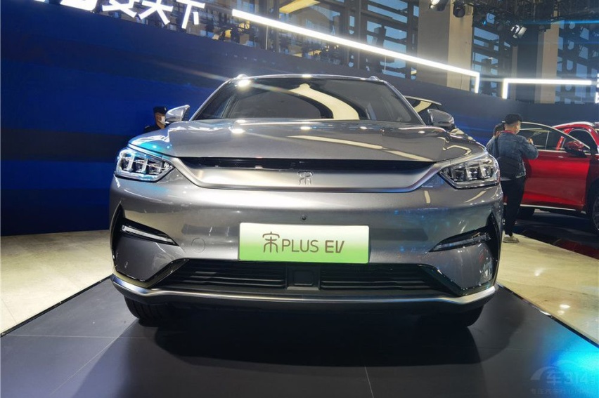 埃安V PLUS对比宋PLUS EV 选谁不吃亏？