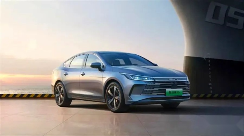 不怕油涨价，10-15万自主插混轿车，比亚迪霸榜长安紧追