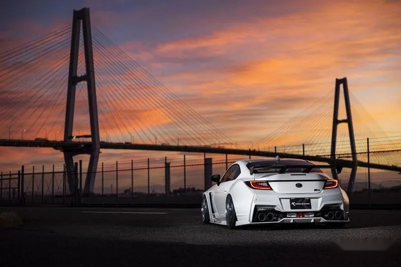 KUHL改装宽体GR86/BRZ，风格神似2000年初的《极品飞车》