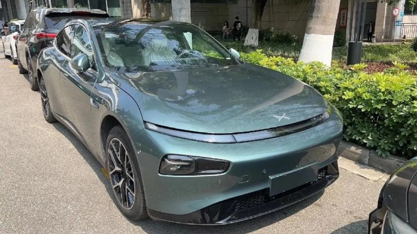 全新小鹏P7实车首亮相，升级双激光雷达，但后驱版续航仅500+km？
