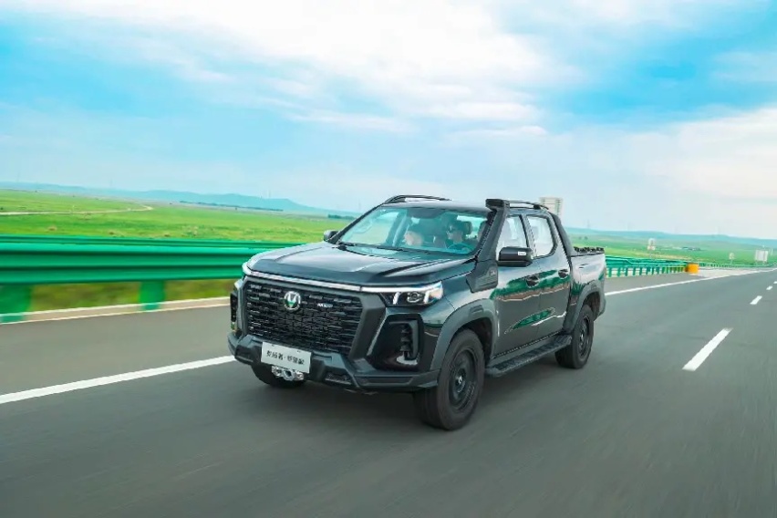 【e汽车】16.99万元起 运动型越野皮卡长安览拓者·探索版上市