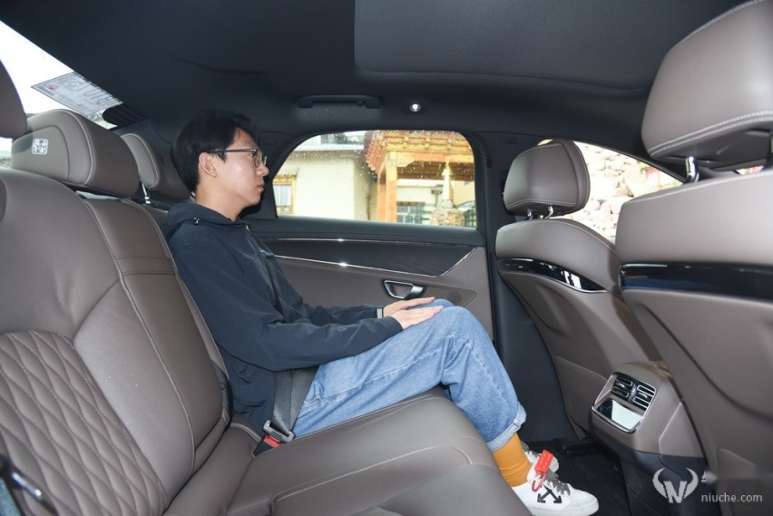 宿敌较量：比亚迪汉 与 小鹏P7 该如何选择？