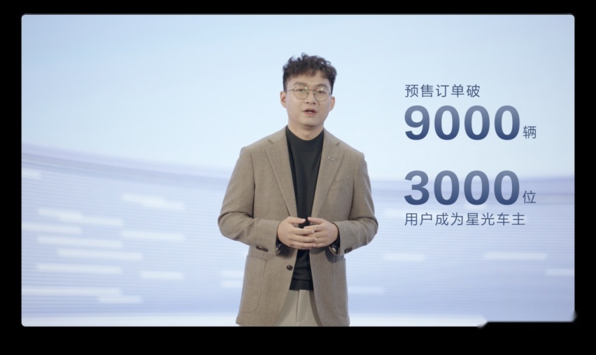 12月6日，五菱星光上市了，长近4米8能上绿牌，仅8.88万起