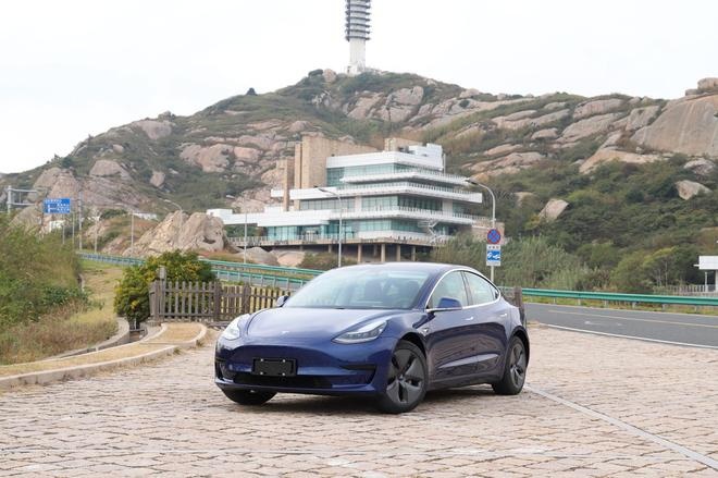 首批国产特斯拉MODEL 3正式交付 续航445公里