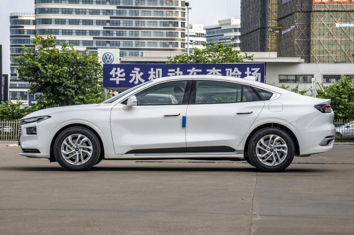 售15.98万，配2.0T+8AT，新蒙迪欧“乞丐版”你们觉得怎么样？