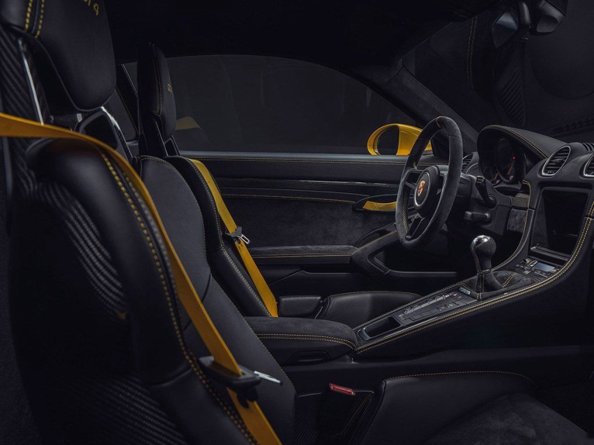 梅赛德斯AMG CLA 45 S官图发布；保时捷718 Ca