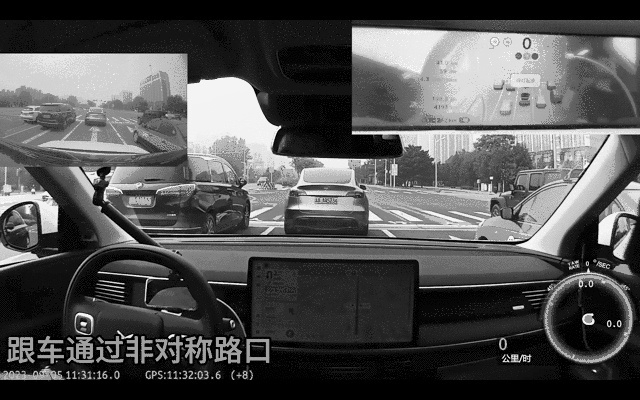 1-跟车通过非对称路口.gif