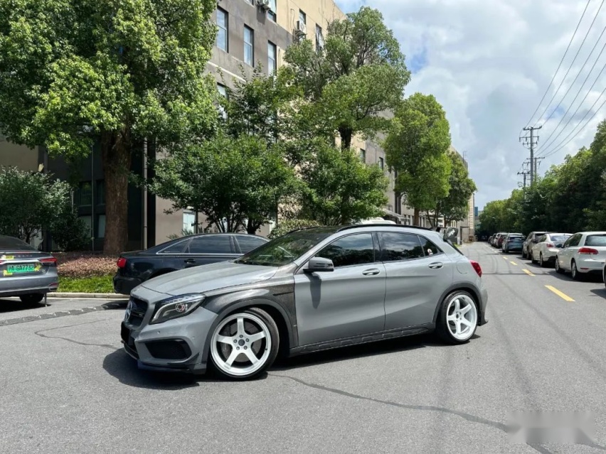 忽悠母亲买了辆奔驰GLA45 AMG，我将它改出了
