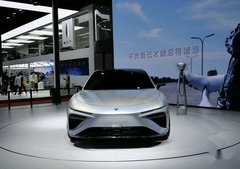 将有增程式纯电版本，最大续航达1100KM，哪吒S了解下