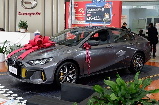 探店影豹：年轻人愿为颜值加2000，绿色抢手，J15、J16得宠