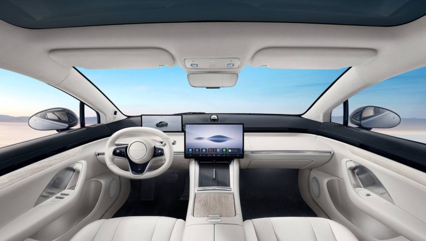 Model 3地位不保？智界S7上市 搭华为智驾系统售24.98万元起