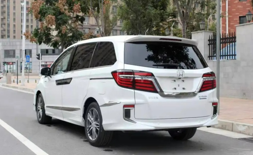 6月最好卖的“十大MPV”：丰田赛那挤进前三，大通G50逆袭成功？