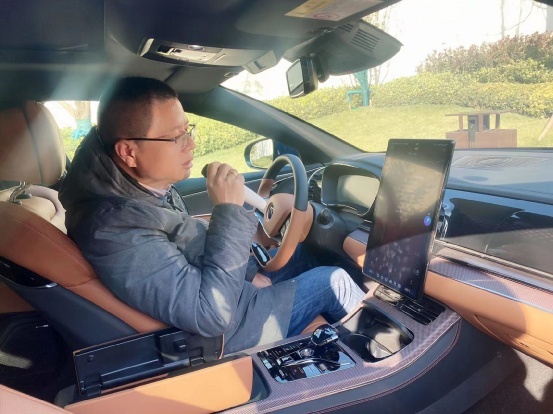 Di-Link系统升级，增配5G技术、丹拿音响，比亚迪汉EV声色诱人