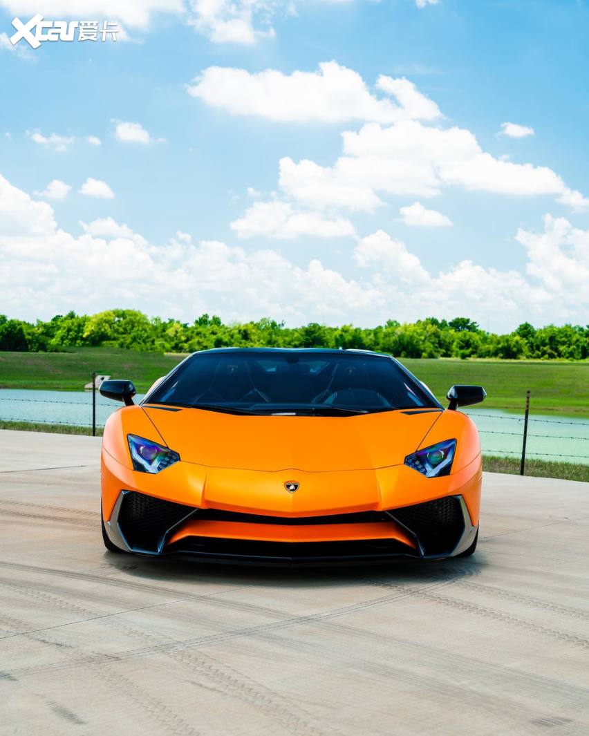 兰博基尼aventador sv roadster华丽变身,哑光漆面更