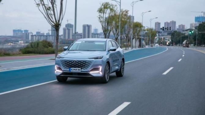 新知达人, 挪车、停车 一部手机就搞定！长安汽车大秀黑科技