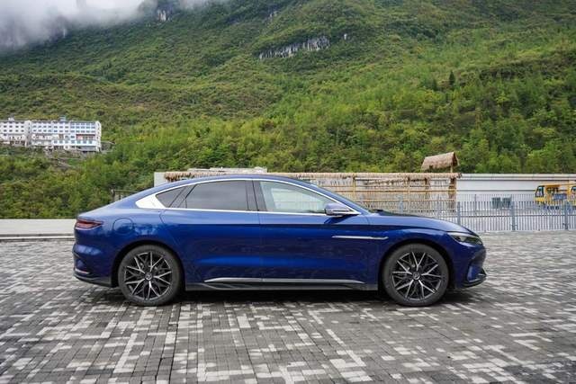 30万，极氪001和比亚迪汉EV，该选谁？