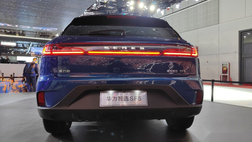 上海车展：华为配合研发赛力斯SF5华为版面世