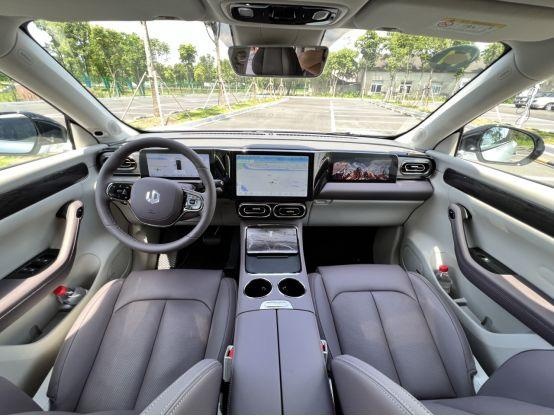 适合城市通勤的智能电动车 ——零跑C11增程