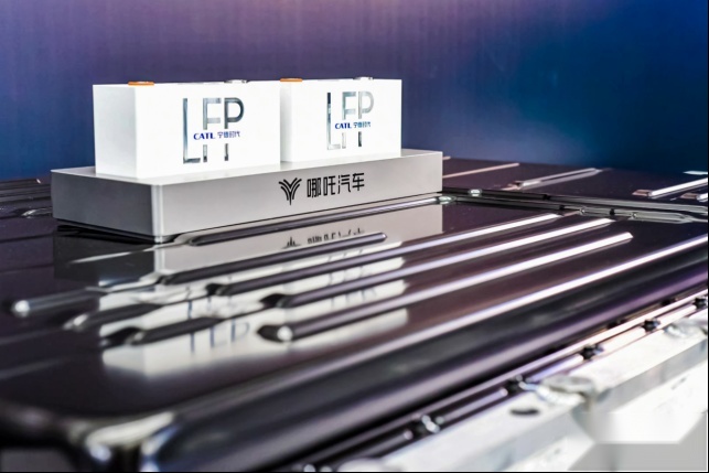科技平权!哪吒L发布“掀桌价”12.99万起