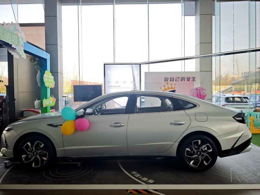 最便宜的合资中型燃油车？探店北京现代全新索纳塔 销量复兴的希望