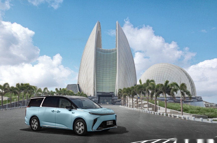 35万买家用MPV,选腾势D9还是上汽大通MAXUS MIFA 9?
